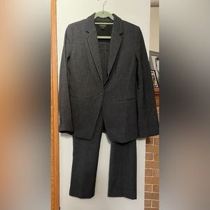 Ann Taylor womens suit, black/grey, size 10, excellent used condition